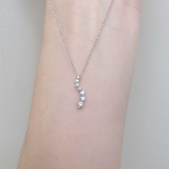 𝅺Michael Hill Jewellers 0.33 CT. T.W. Journey Diamond Necklace in 10K White Gold - Picture 3 of 7